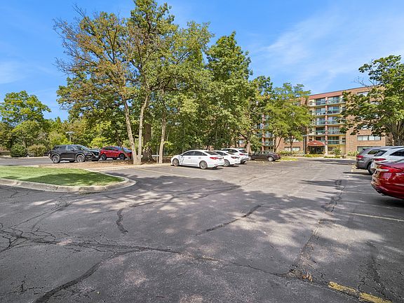 3rd image of 1840 Huntington Blvd APT 305