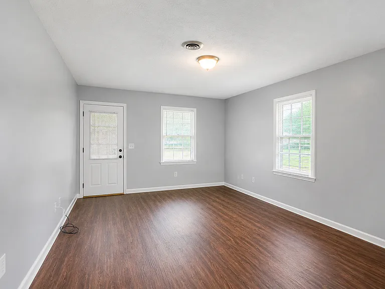 102B Lora Ln — Photo 2