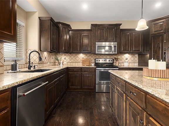 5th image of 10205 NE 103rd St