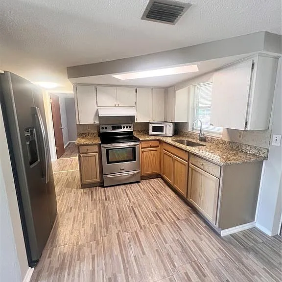 9910 Lake Chrise Ln — Photo 2