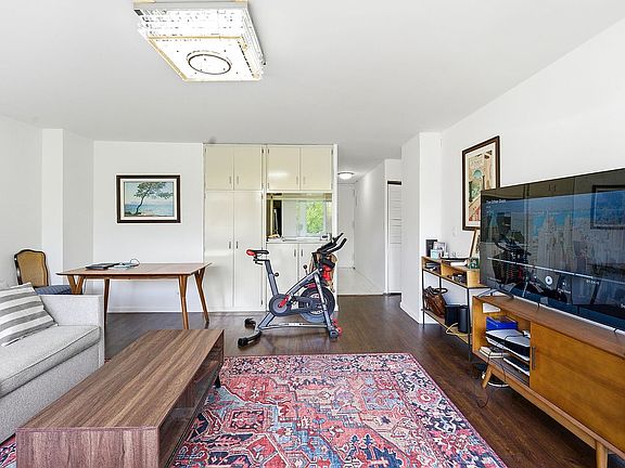 5th image of 300 E 33rd St APT 6N