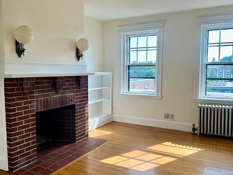 40 Linnaean St #12A — Photo 1