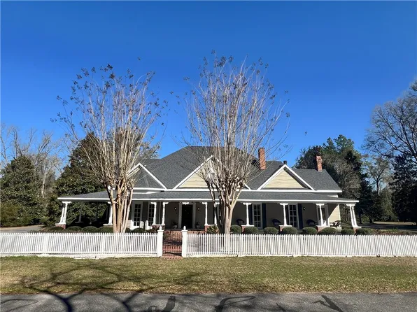 64 Leconte St, Pittsview, AL 36871