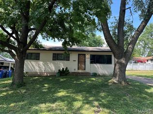 1175 Penhurst Dr, Florissant, MO 63033