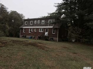 5 Wedgewood Dr, Coram, NY 11727