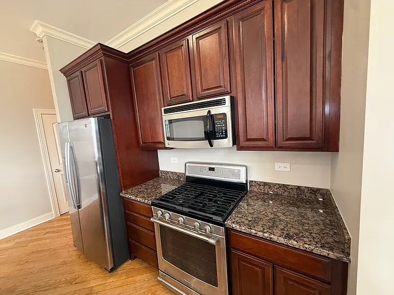 2338 W Morse Ave #4A — Photo 3