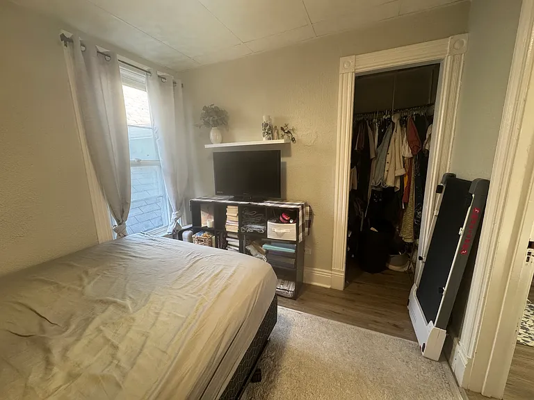 209 Grote St #1B — Photo 9