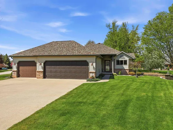 W5472 Edelweiss Ct, Appleton, WI 54913