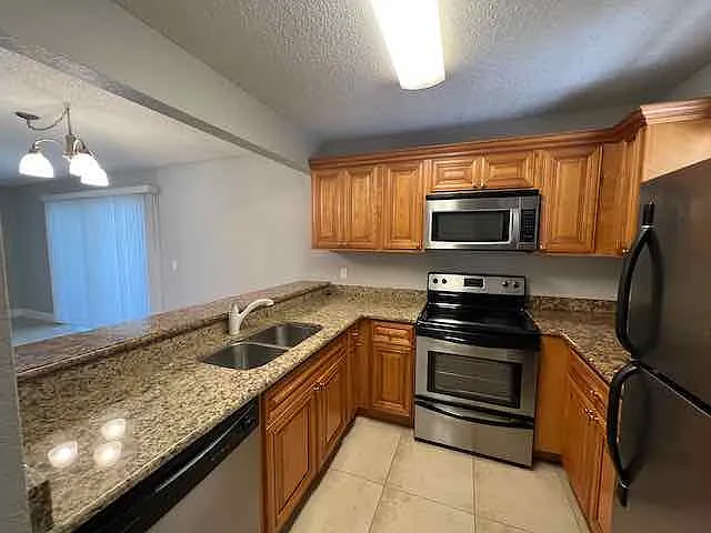1700 Windorah Way E — Photo 6