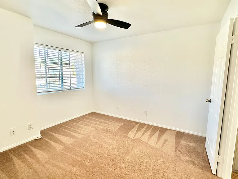 266 Royal Glen Dr — Photo 49