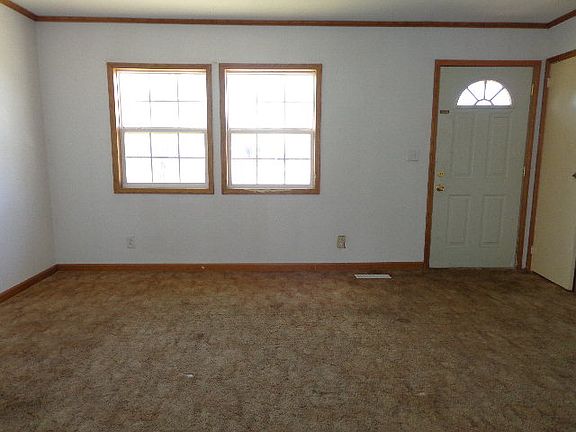 2nd image of 778 Lilac Ln