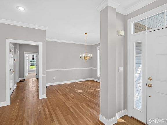 4th image of 10 Chelsea Place #10