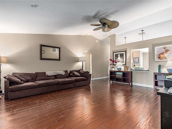 4th image of 1144 SW Janette Ave
