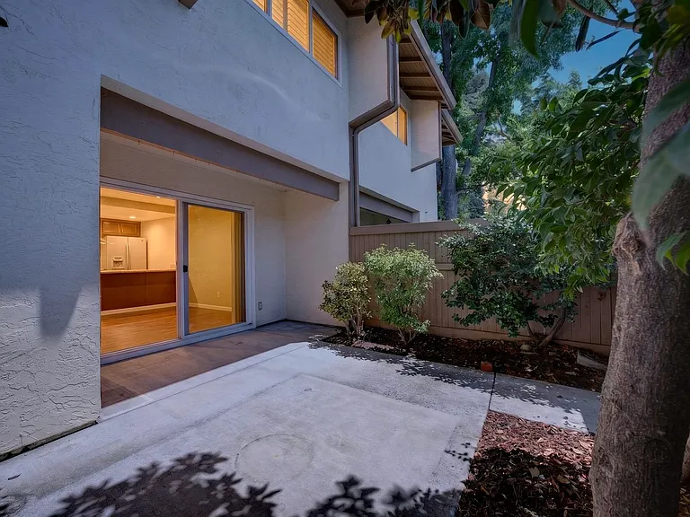 1935 Olmo Way — Photo 10