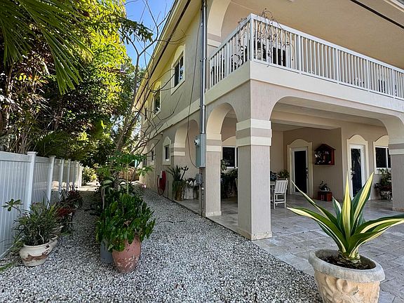 3rd image of 27 Abaco Rd