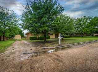 909 Genoa, Italy, TX 76651