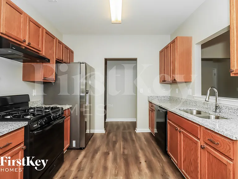528 Valleyside Dr — Photo 8
