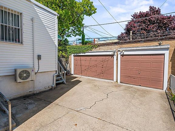 4th image of 1755 W 10th St