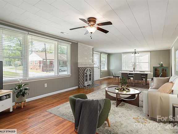 3rd image of 817 1st Ave W