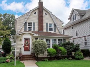 104 Aspen St, Floral Park, NY 11001