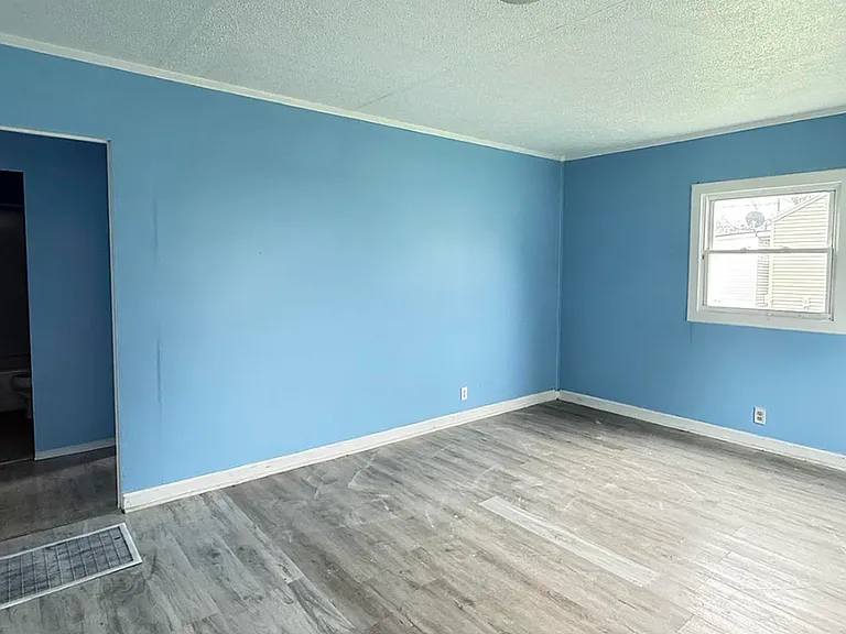 1026 McKinnie Ave — Photo 6
