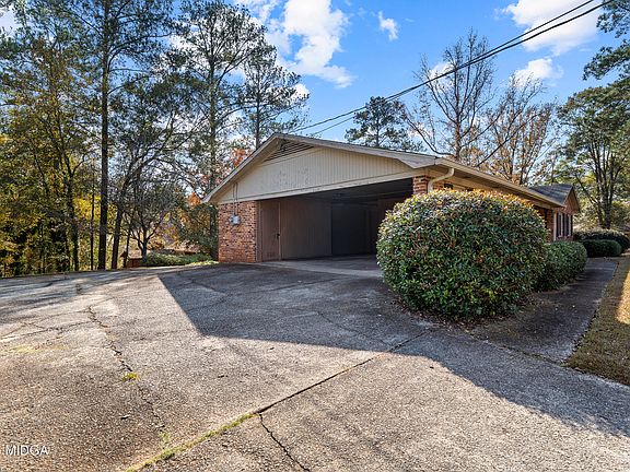 5th image of 1051 Clairmont Pl