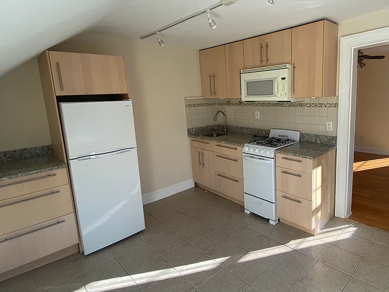 206 Bay View Ave #4 — Photo 8