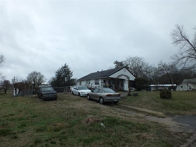 2nd image of 411 Mason Ln