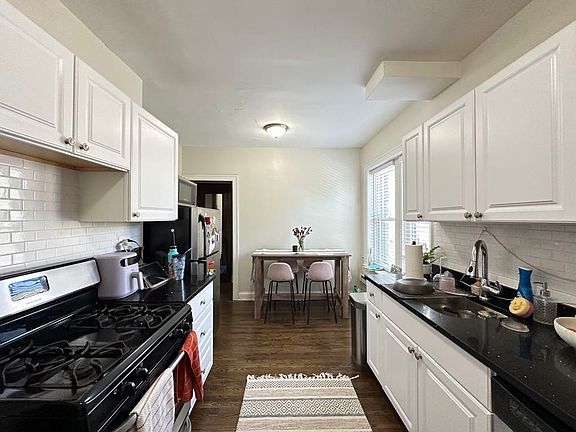 5th image of 3819.5 N Greenview Ave #W4