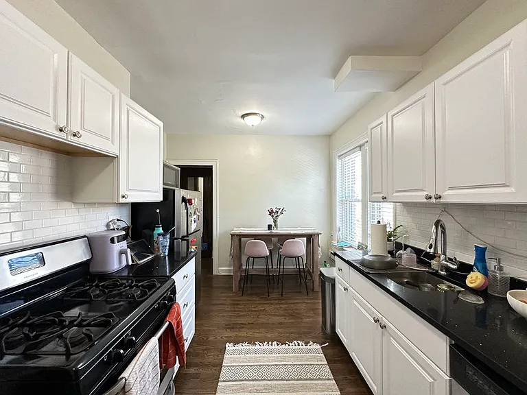 3819.5 N Greenview Ave #W4 — Photo 5