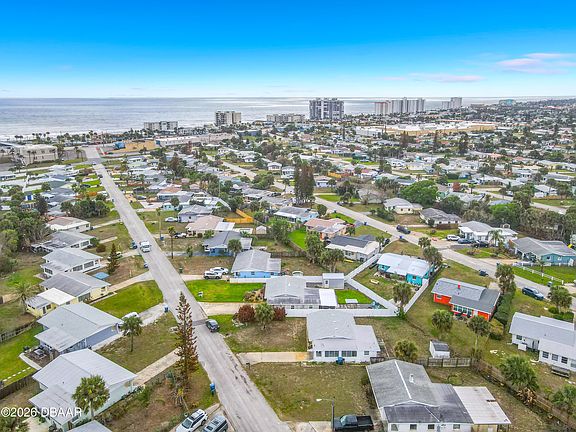 3rd image of 28 Palm Dr