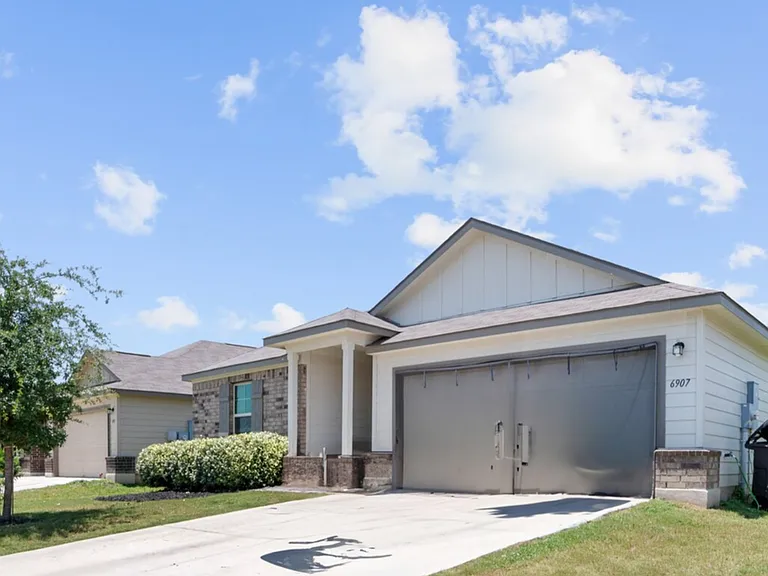 6907 Emerald Valley — Photo 1