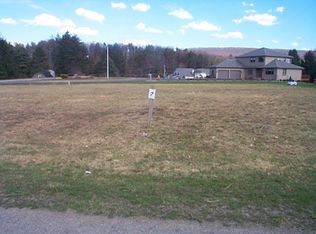 7 Pinegrove Blvd, Russell, PA 16345