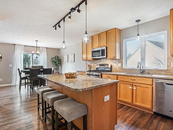 5th image of 2378 Charoe St