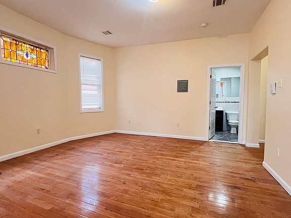 3rd image of 34 Coit St Floor 2