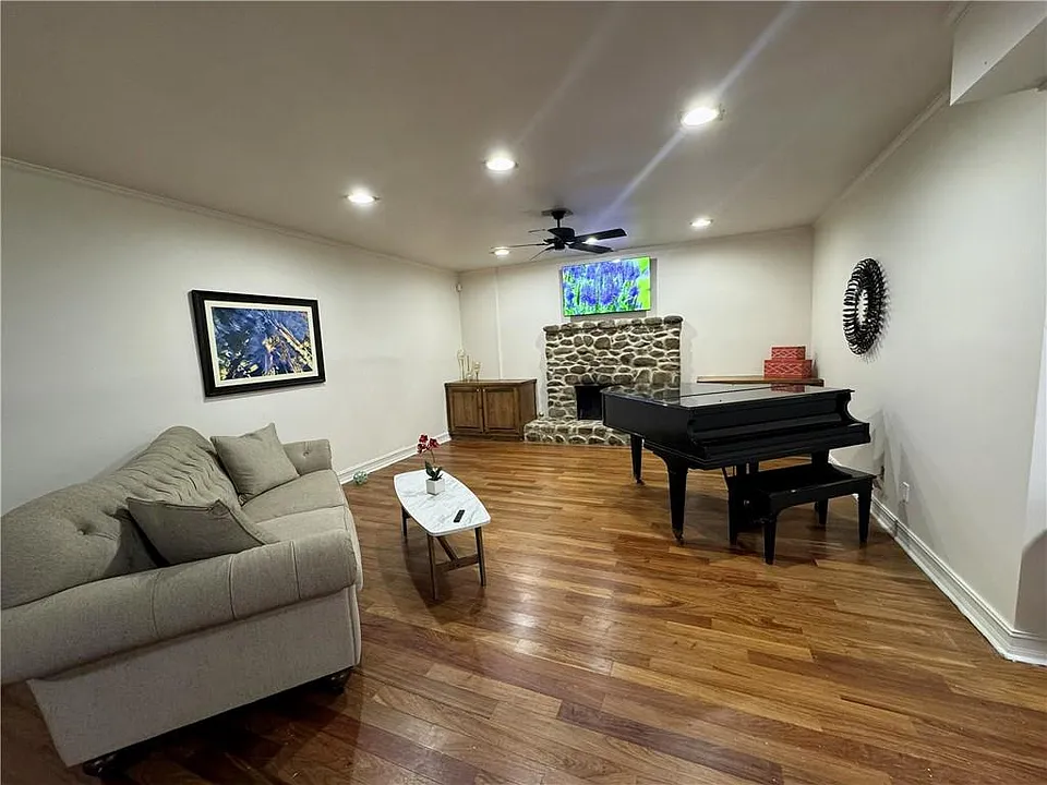 714 Fairview Club Cir