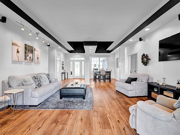 4th image of 430 Summer Lake Dr