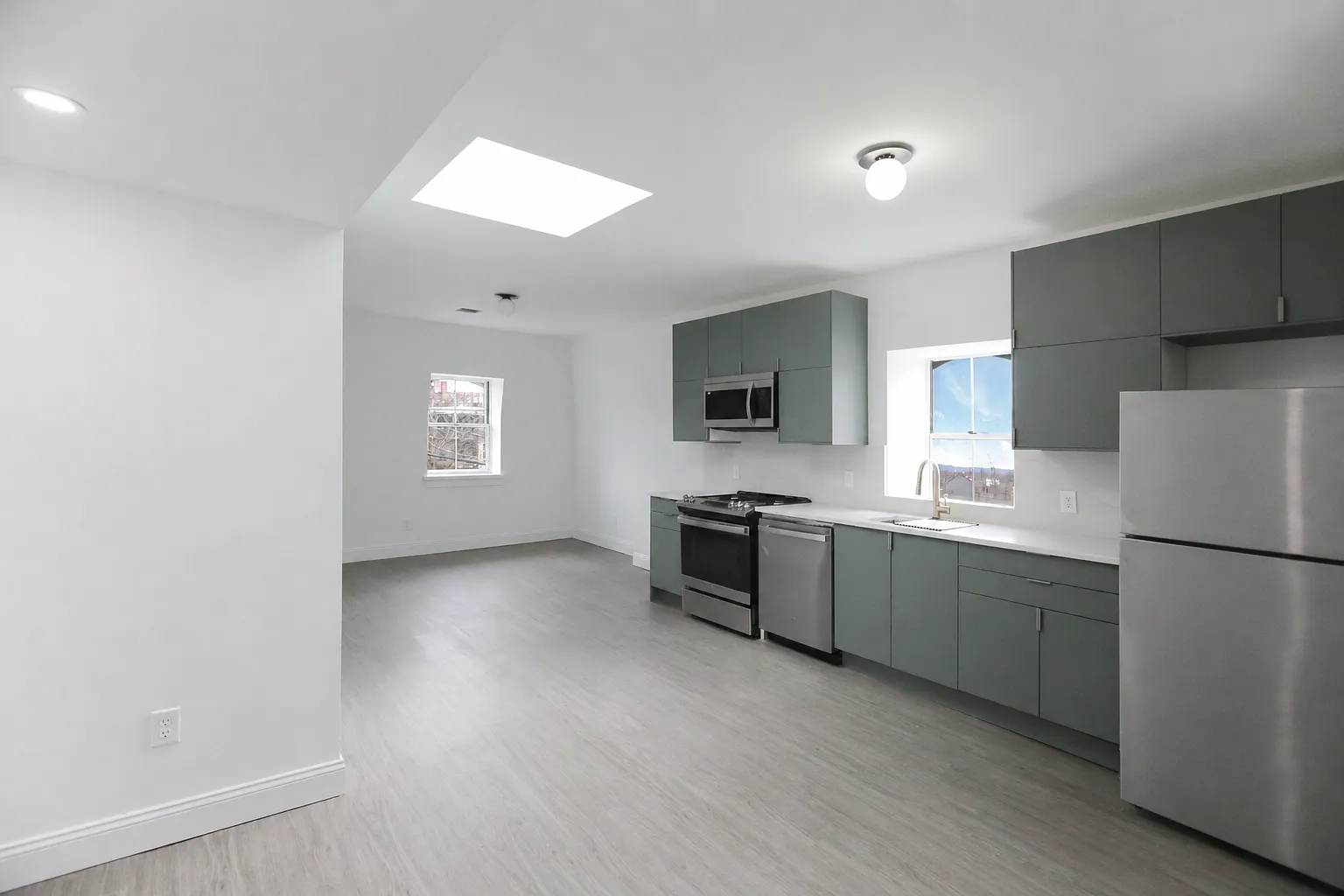 2 bed, 600 sqft, $1,850 — Photo 2