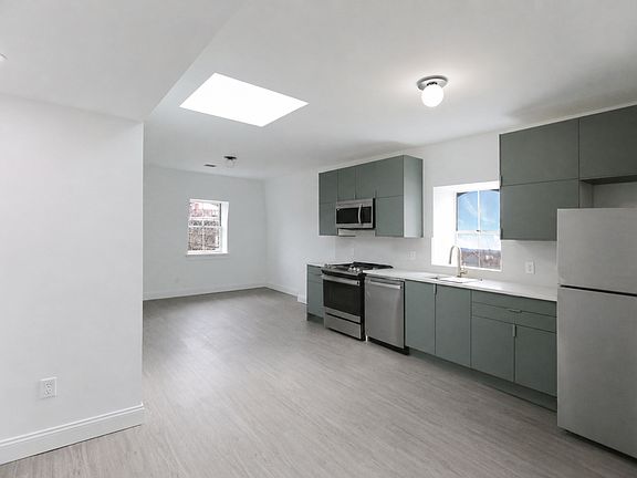2nd image of 77 Chambers St #4