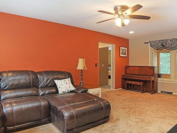 4th image of 46 Bellwood Dr