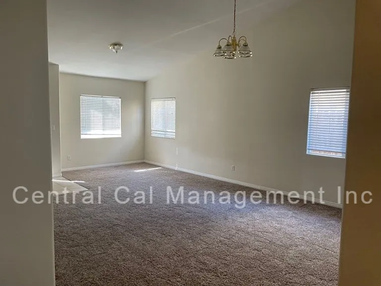 11902 Cedar Bluff Ave — Photo 3