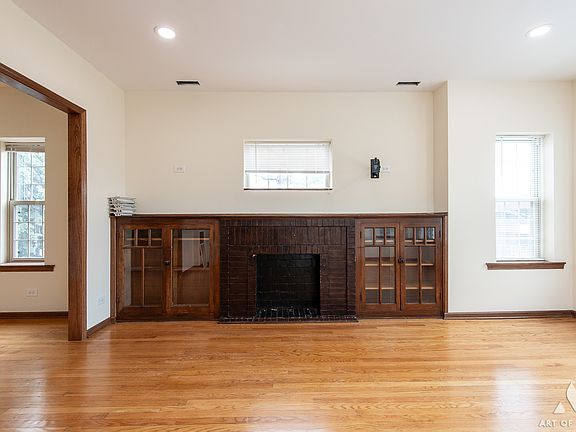 5th image of 3301 N Kilbourn Ave