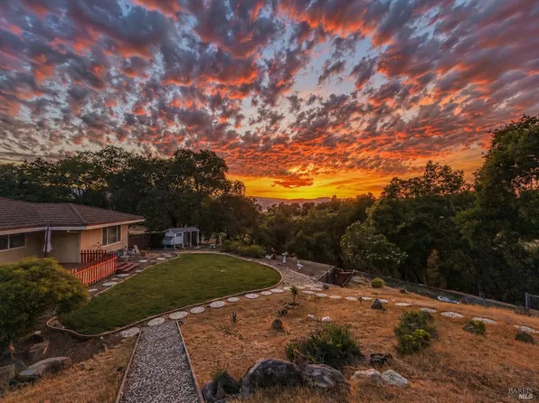 1790 Deerwood Drive, Ukiah, CA 95482