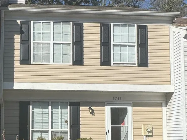 5743 Wells Cir, Stone Mountain, GA 30087