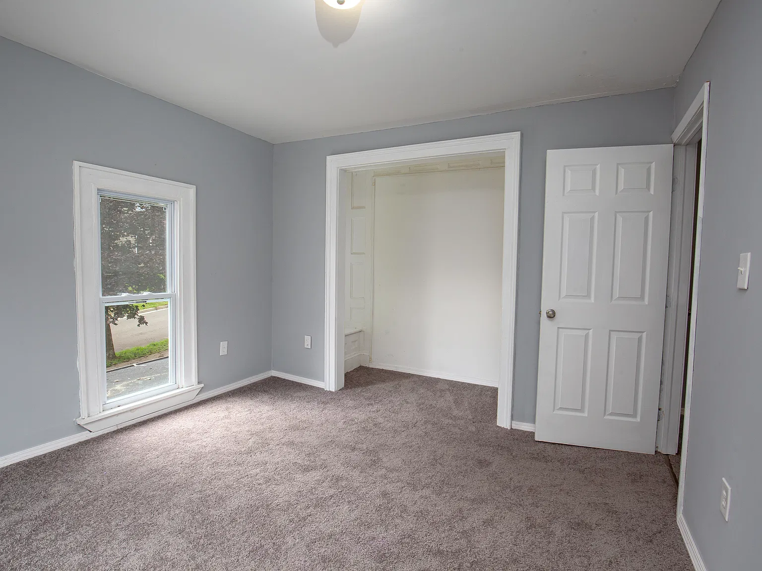 7 bed, 3500 sqft, $1,995 — Photo 4