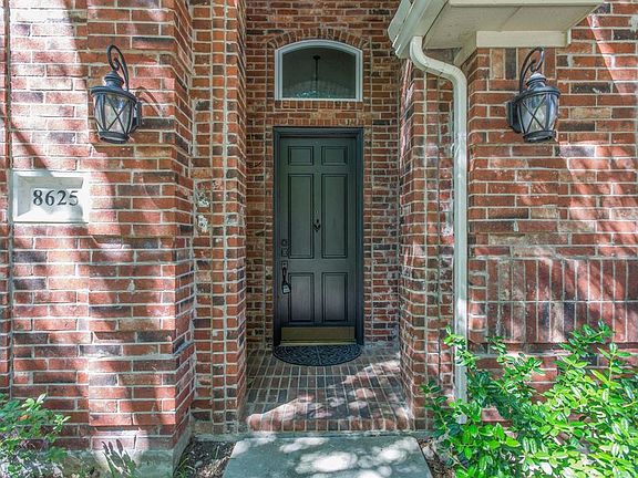 3rd image of 8625 Berwick Dr