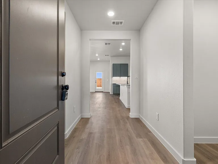 2617 Garland Ave — Photo 3