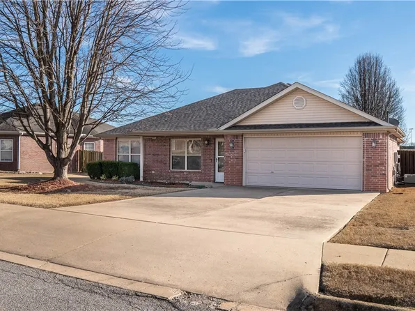 405 Lion Dr, Gravette, AR 72736