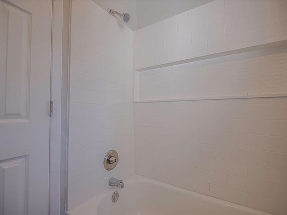 5th image of 222 W Manchester Rd #230