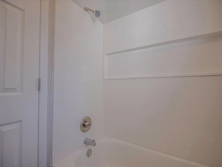 230 W Manchester Rd — Photo 25